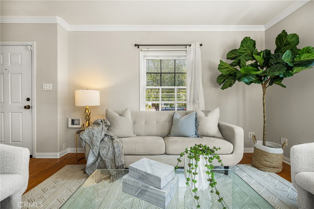 3725 Gardenia Avenue