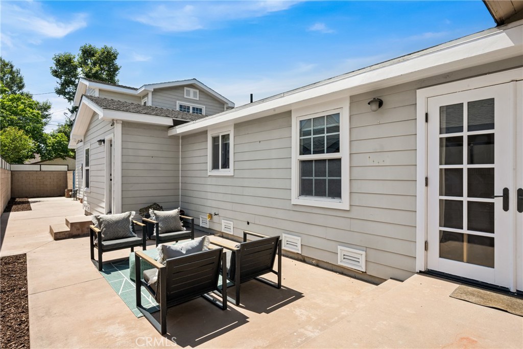 3725 Gardenia Avenue