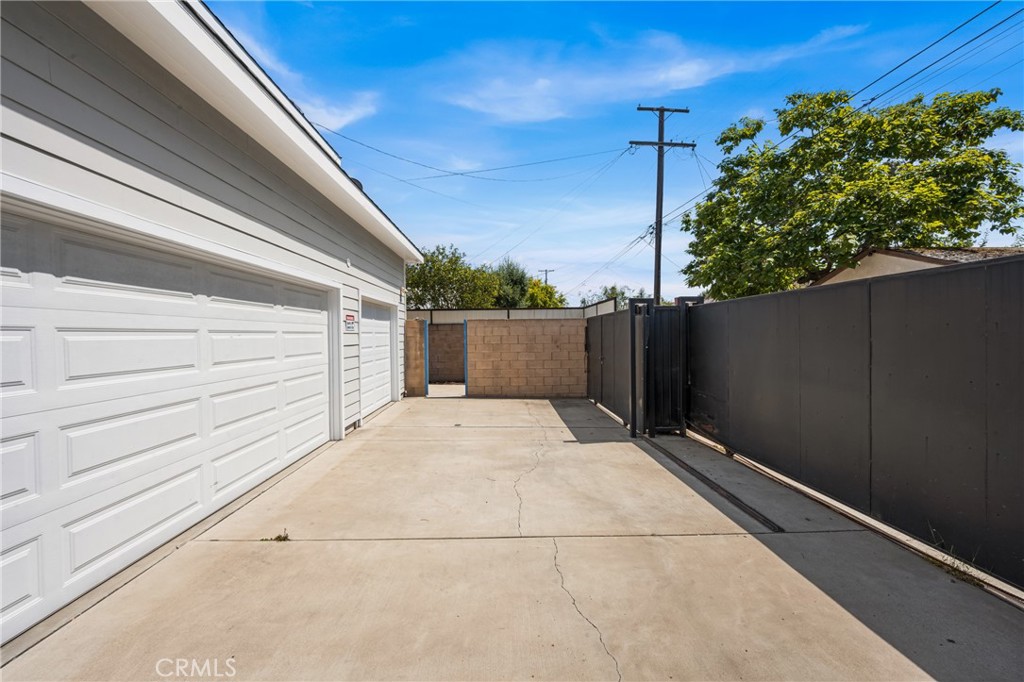 3725 Gardenia Avenue