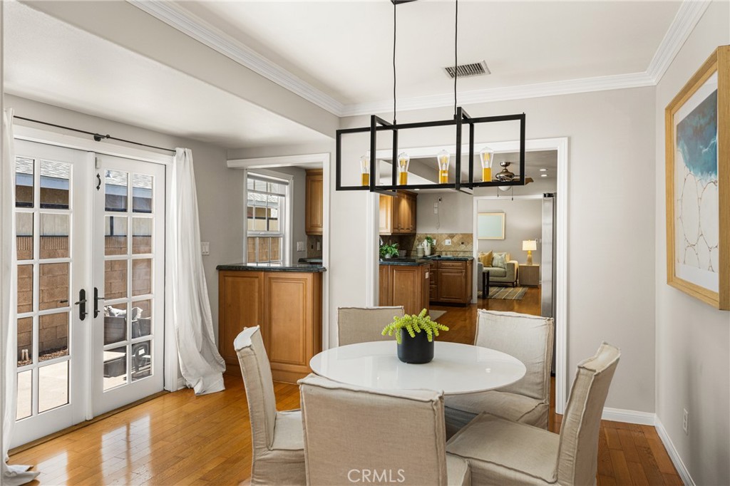 3725 Gardenia Avenue