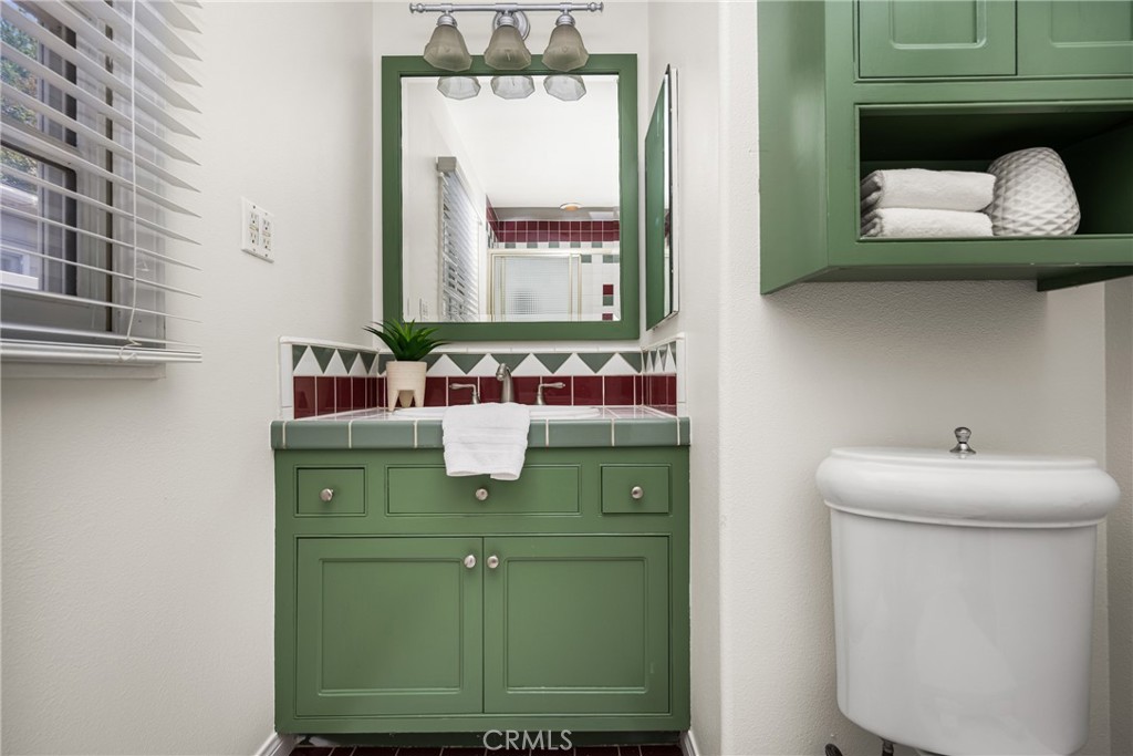 3725 Gardenia Avenue