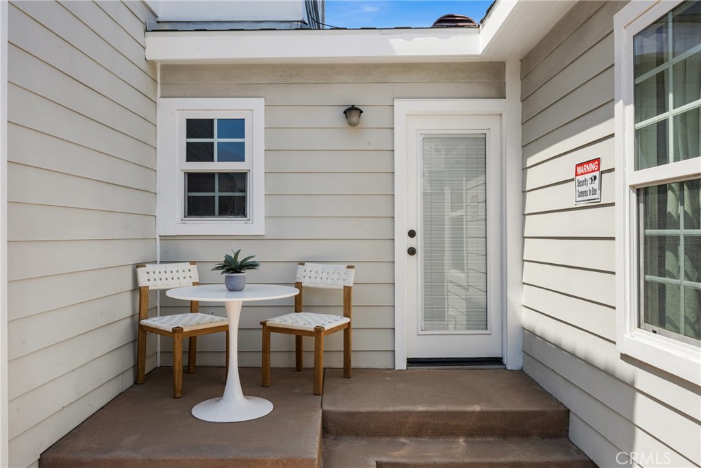 3725 Gardenia Avenue