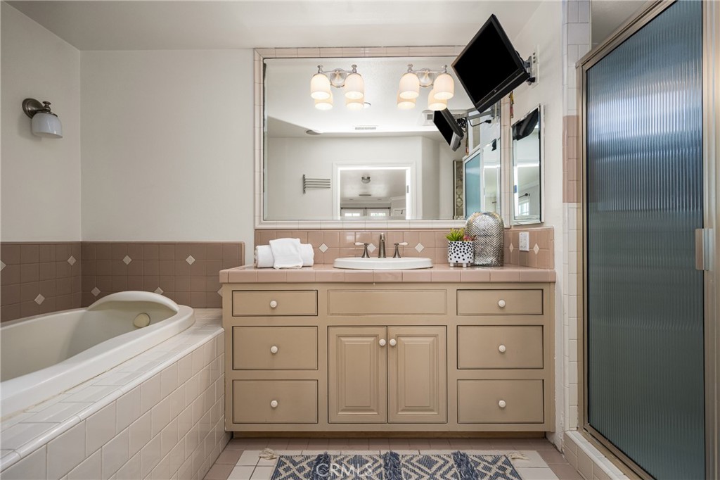 3725 Gardenia Avenue