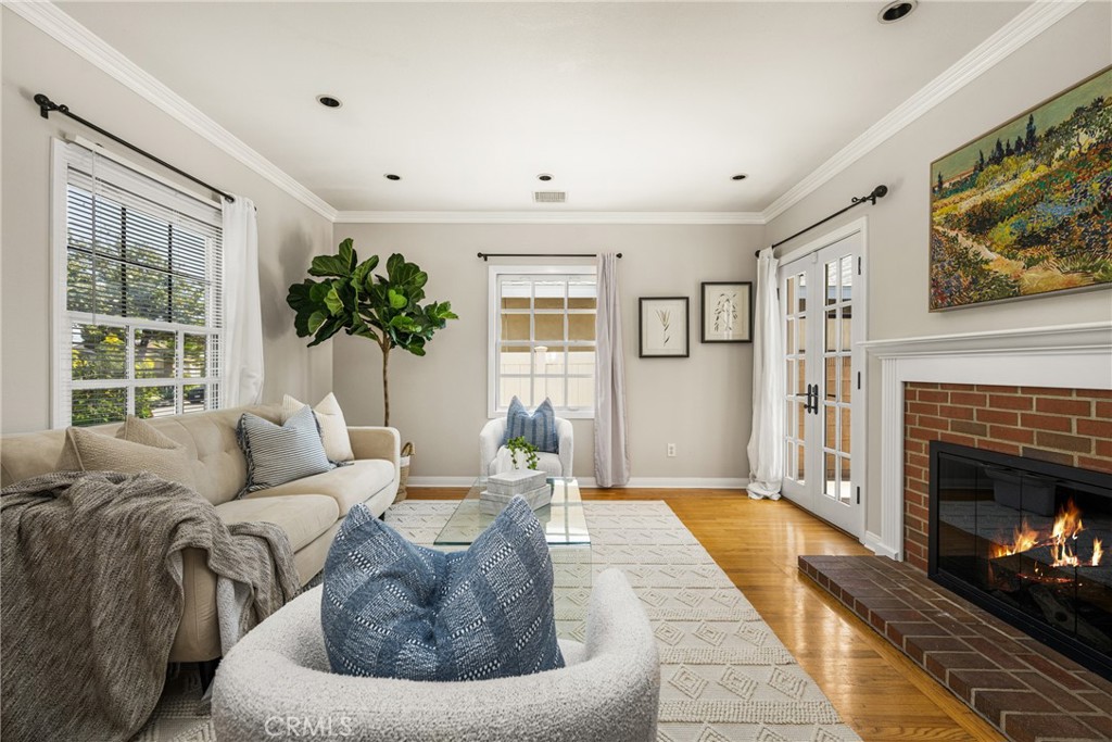 3725 Gardenia Avenue