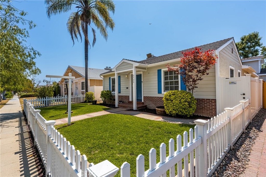 3725 Gardenia Avenue