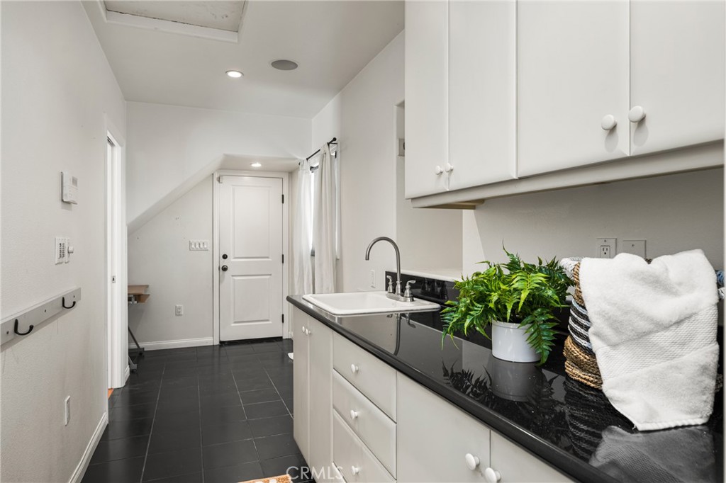 3725 Gardenia Avenue