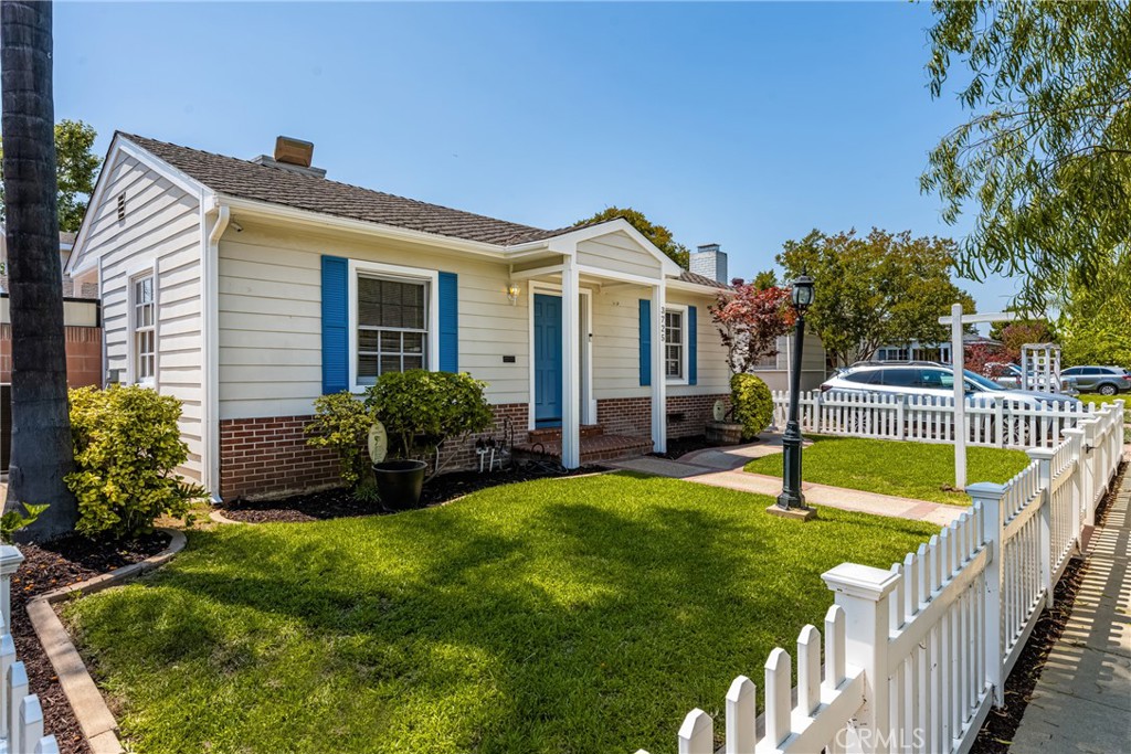 3725 Gardenia Avenue