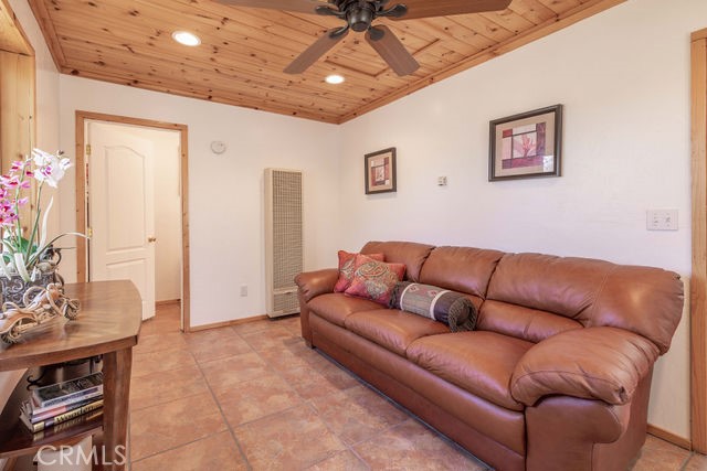 1332 La Crescenta Dr.