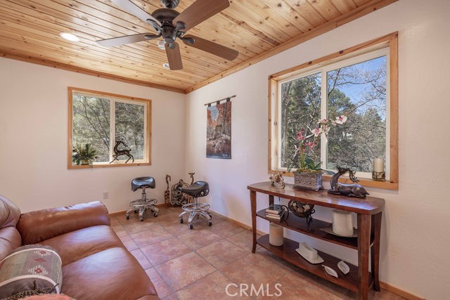 1332 La Crescenta Dr.