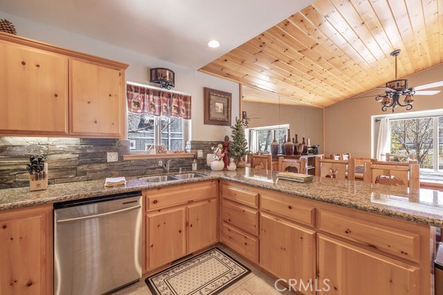 1332 La Crescenta Dr.