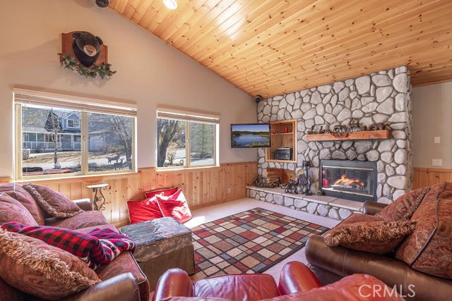 1332 La Crescenta Dr.