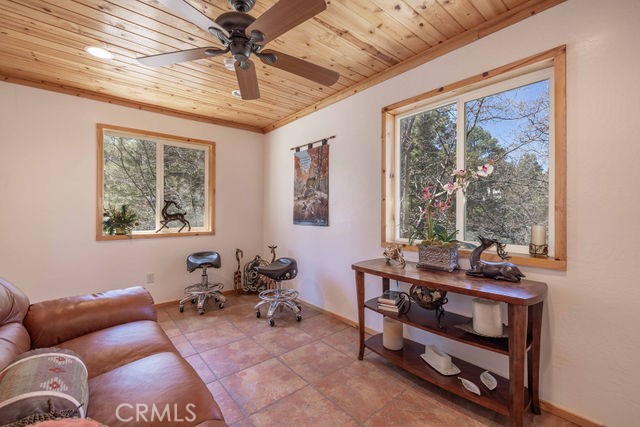 1332 La Crescenta Dr.