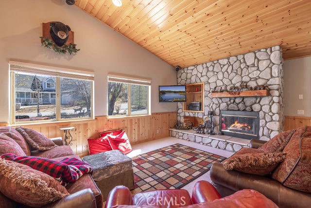 1332 La Crescenta Dr.