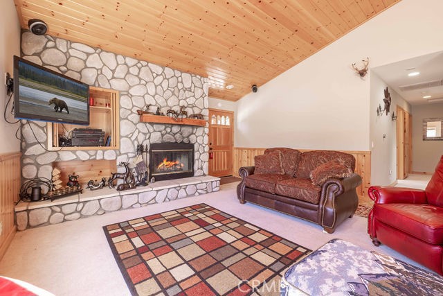 1332 La Crescenta Dr.