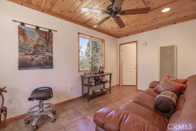1332 La Crescenta Dr.