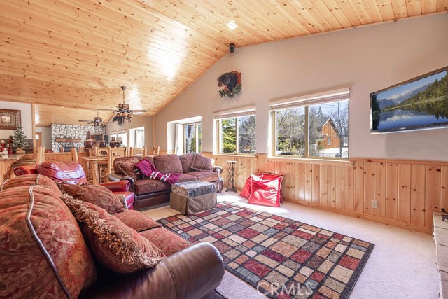 1332 La Crescenta Dr.