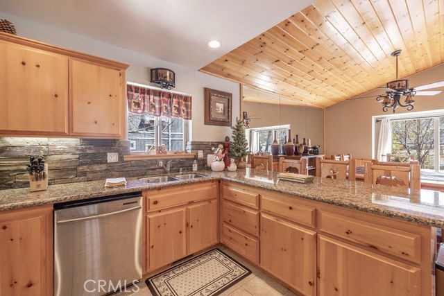 1332 La Crescenta Dr