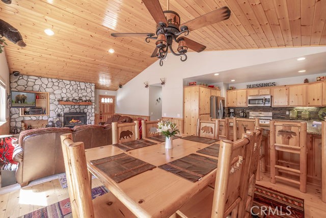 1332 La Crescenta Dr