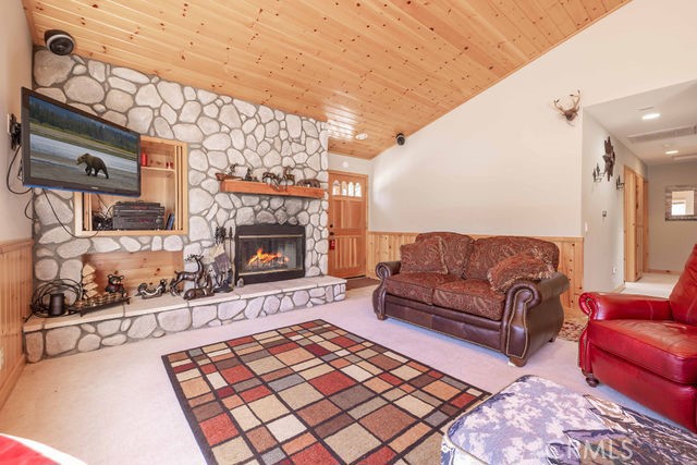 1332 La Crescenta Dr