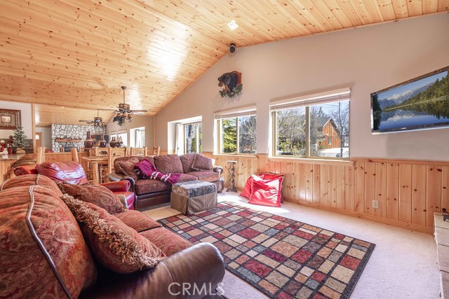 1332 La Crescenta Dr