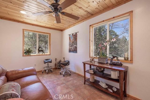 1332 La Crescenta Dr