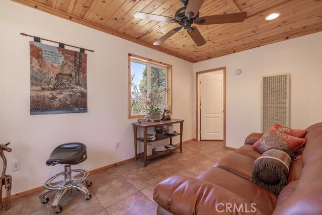 1332 La Crescenta Dr