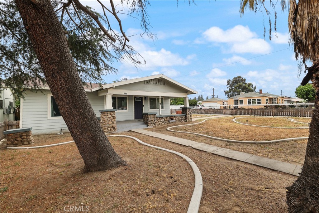 2696 N Sierra Way