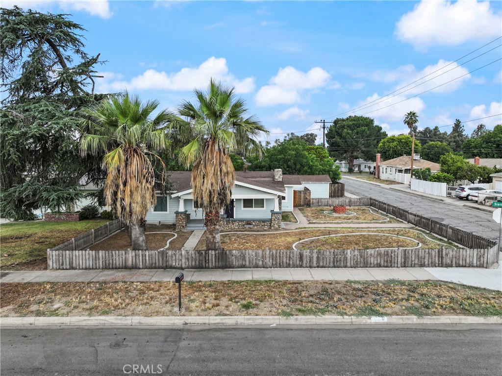 2696 N Sierra Way