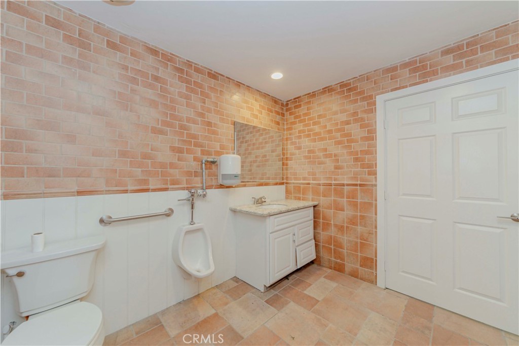 13649 Rosecrans Avenue