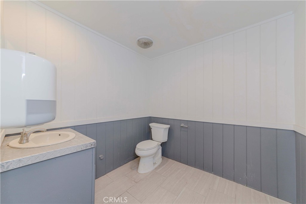 13649 Rosecrans Avenue