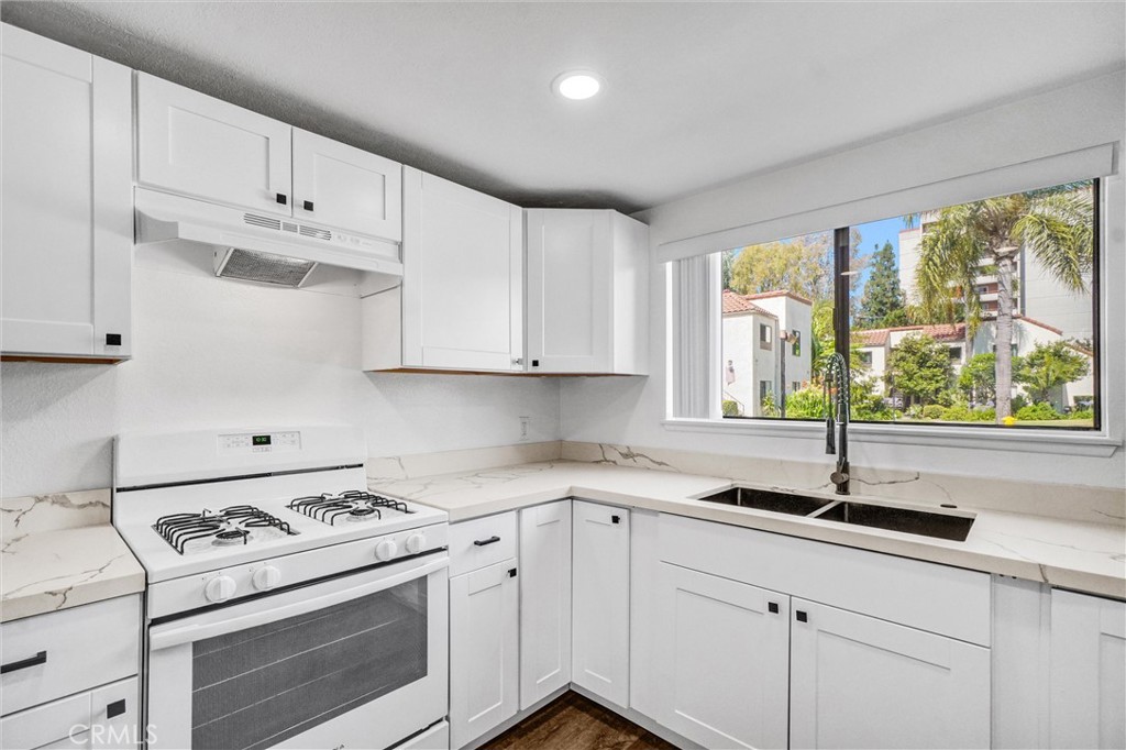 711 W 1st Street E105