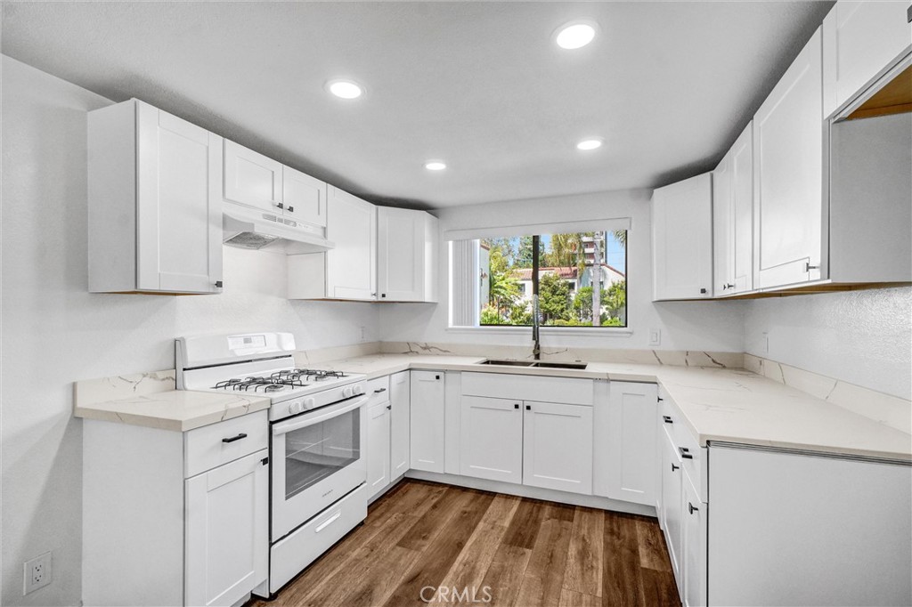 711 W 1st Street E105