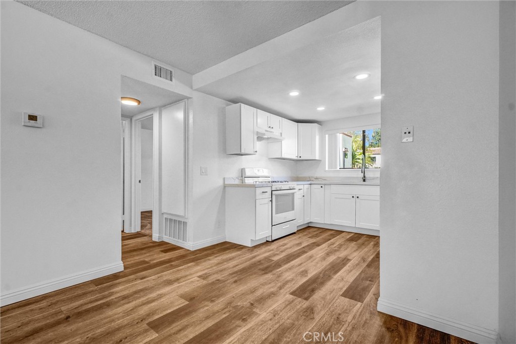 711 W 1st Street E105