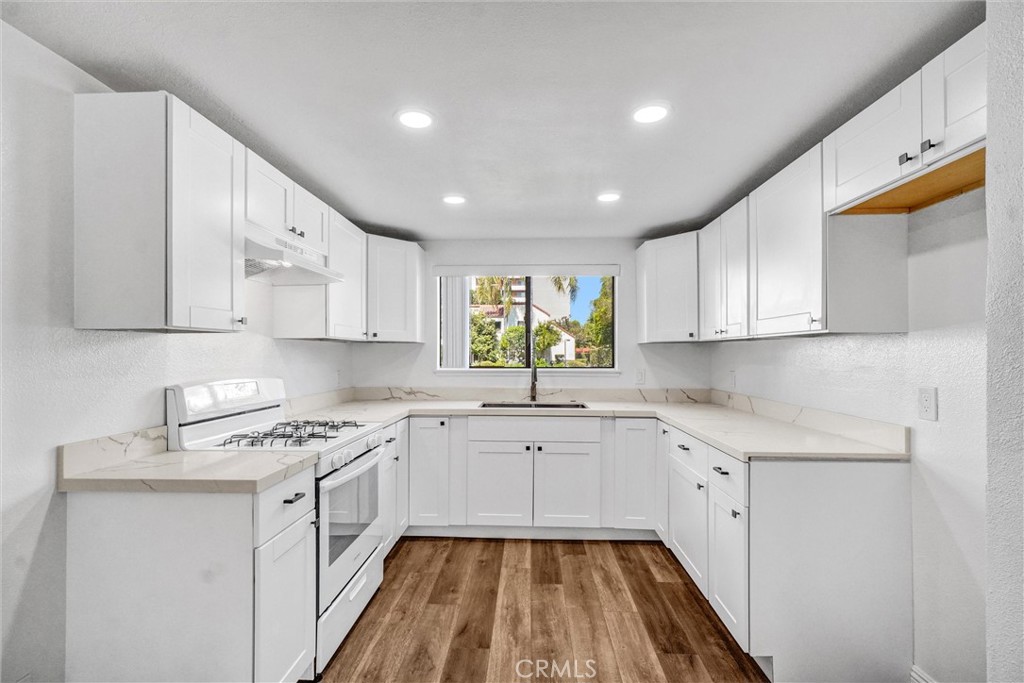 711 W 1st Street E105