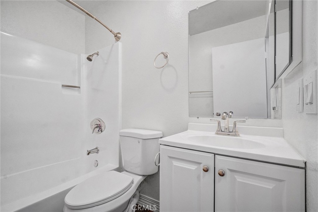 711 W 1st Street E105