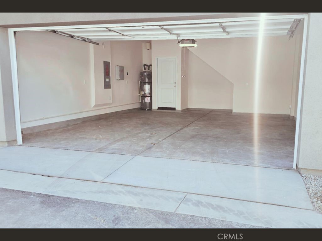 32735 Manhattan