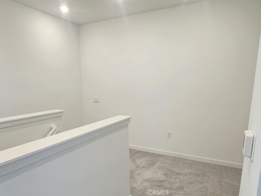 32735 Manhattan