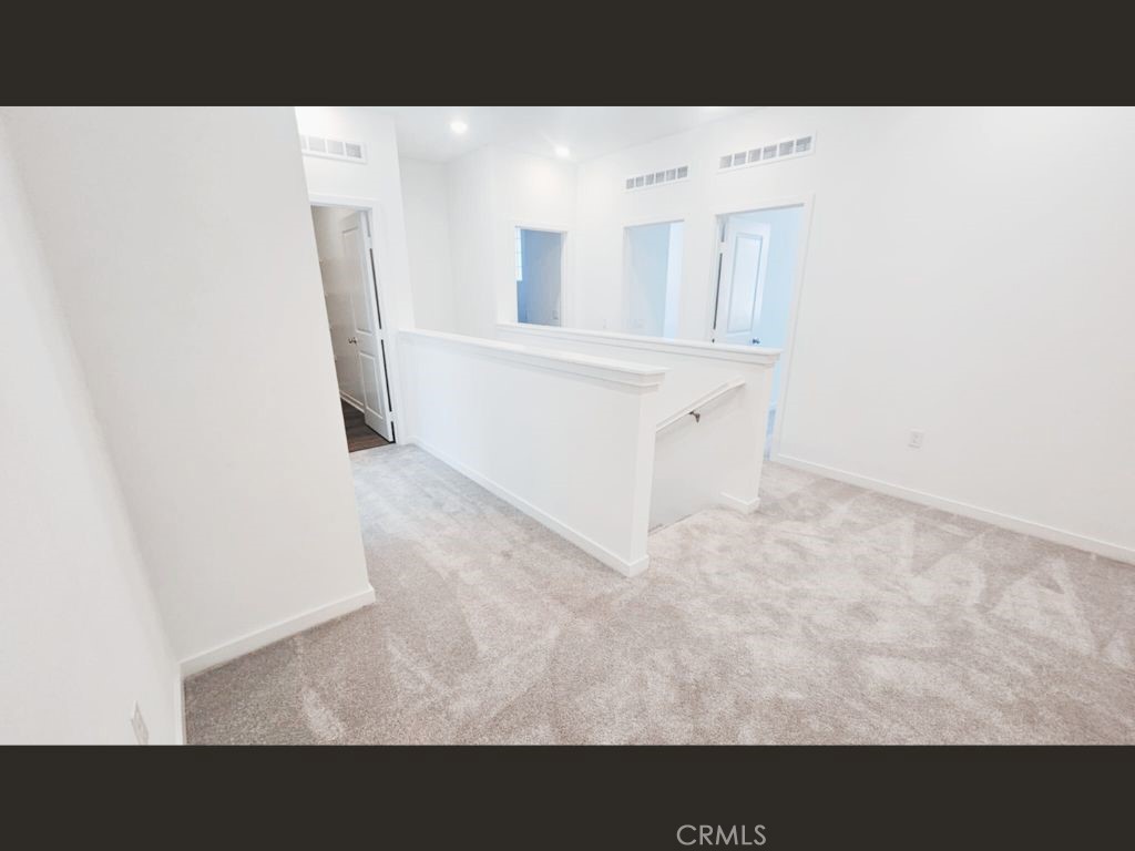 32735 Manhattan
