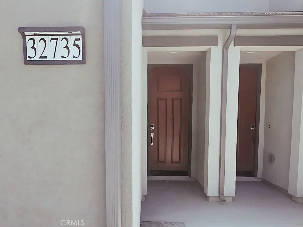 32735 Manhattan