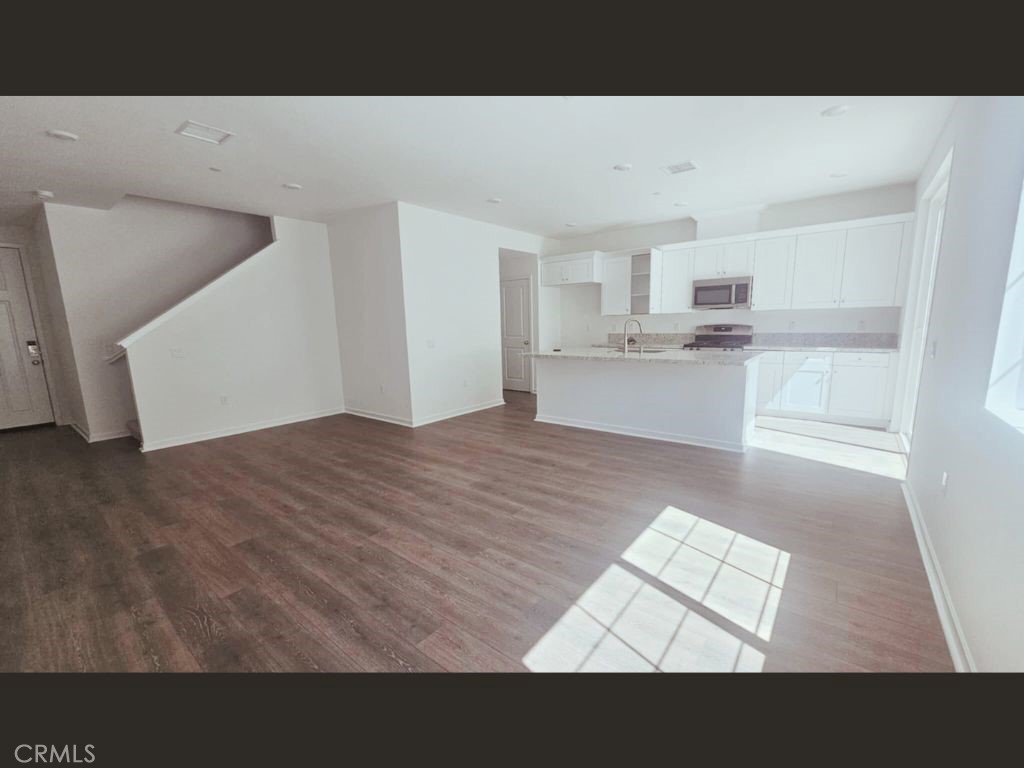 32735 Manhattan