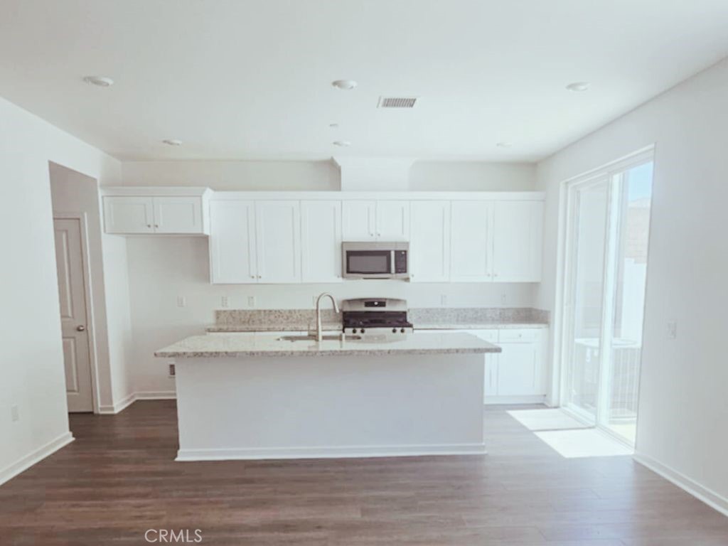 32735 Manhattan