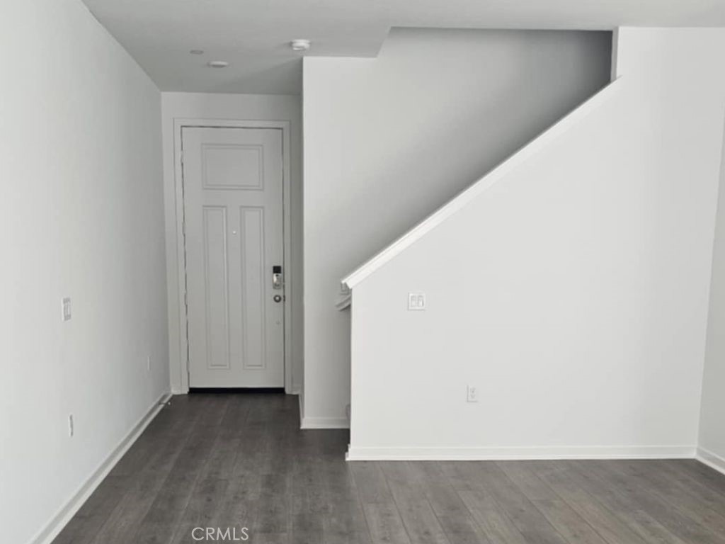 32735 Manhattan