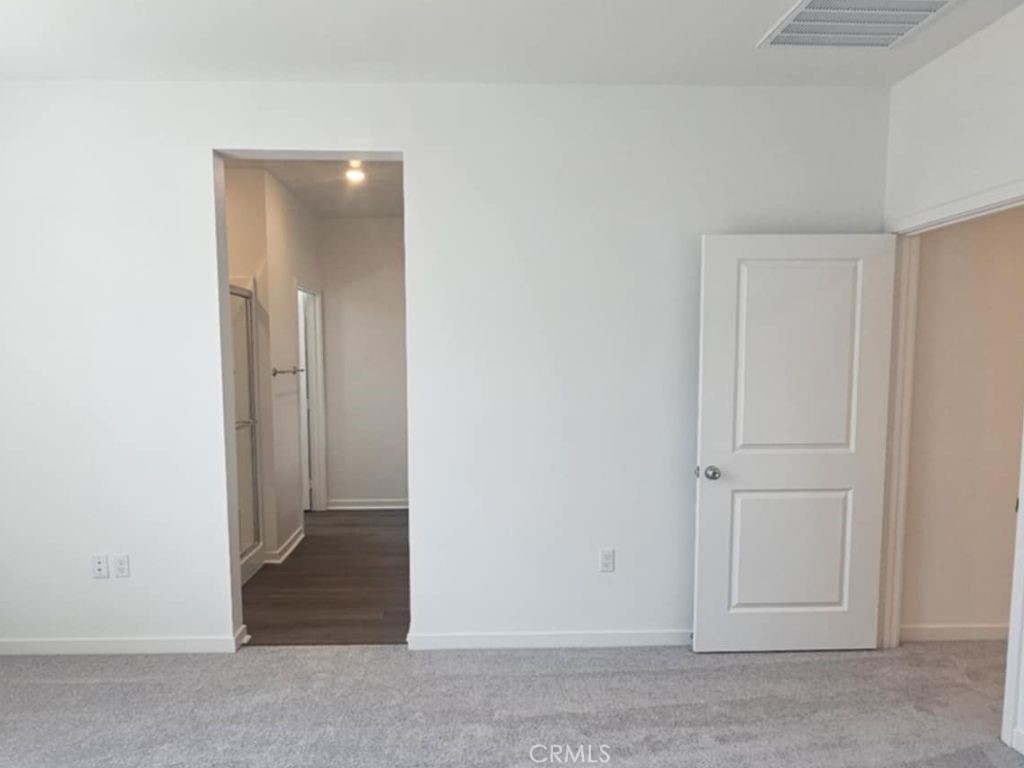32735 Manhattan