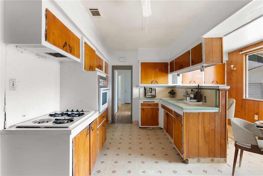 1450 Pepper Tree Lane