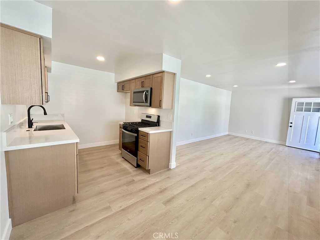 895 N Euclid Avenue 3
