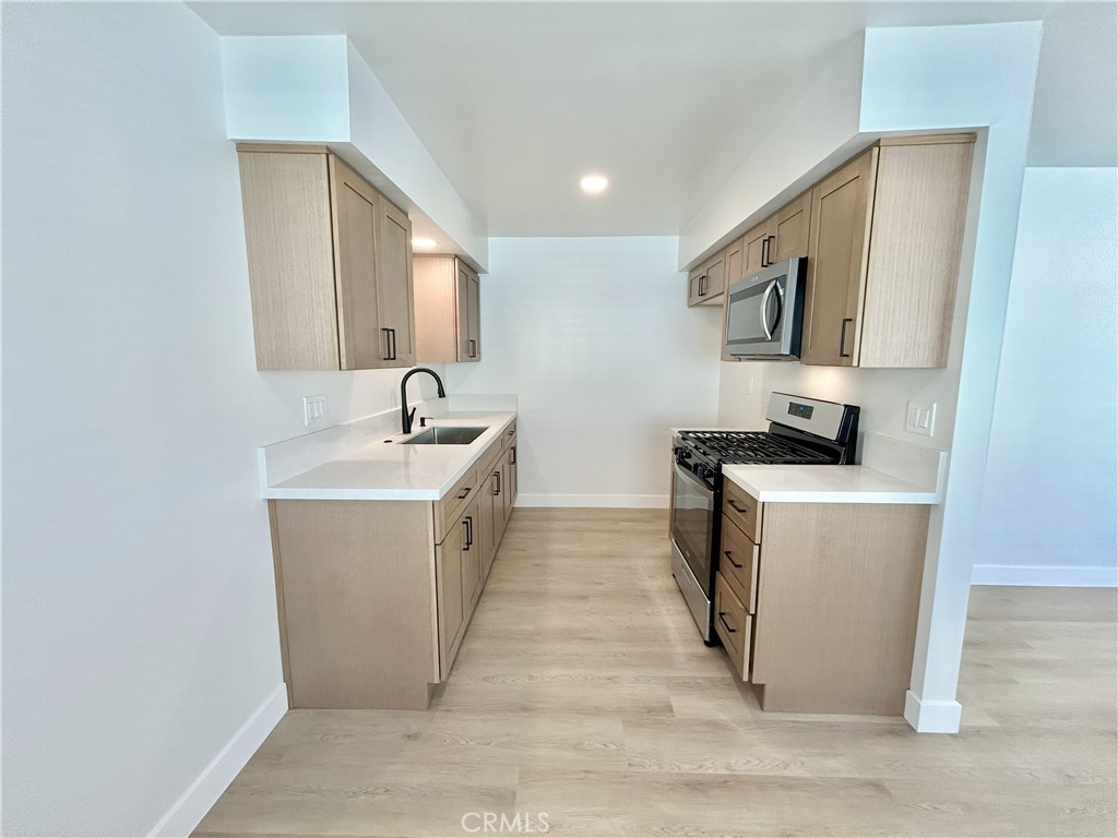 895 N Euclid Avenue 3