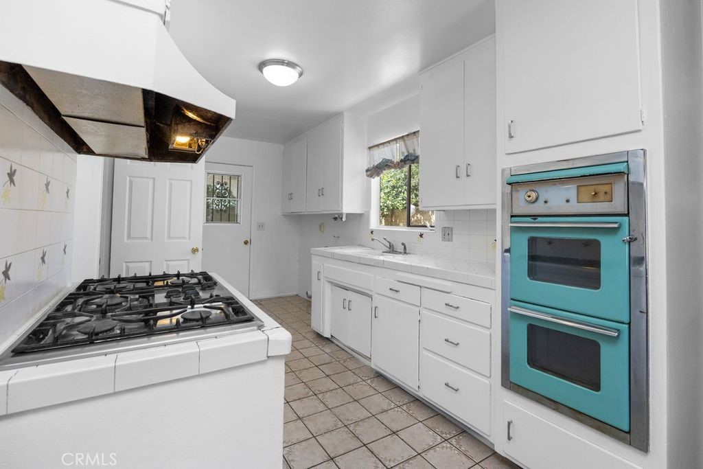 2006 W Wilshire Avenue