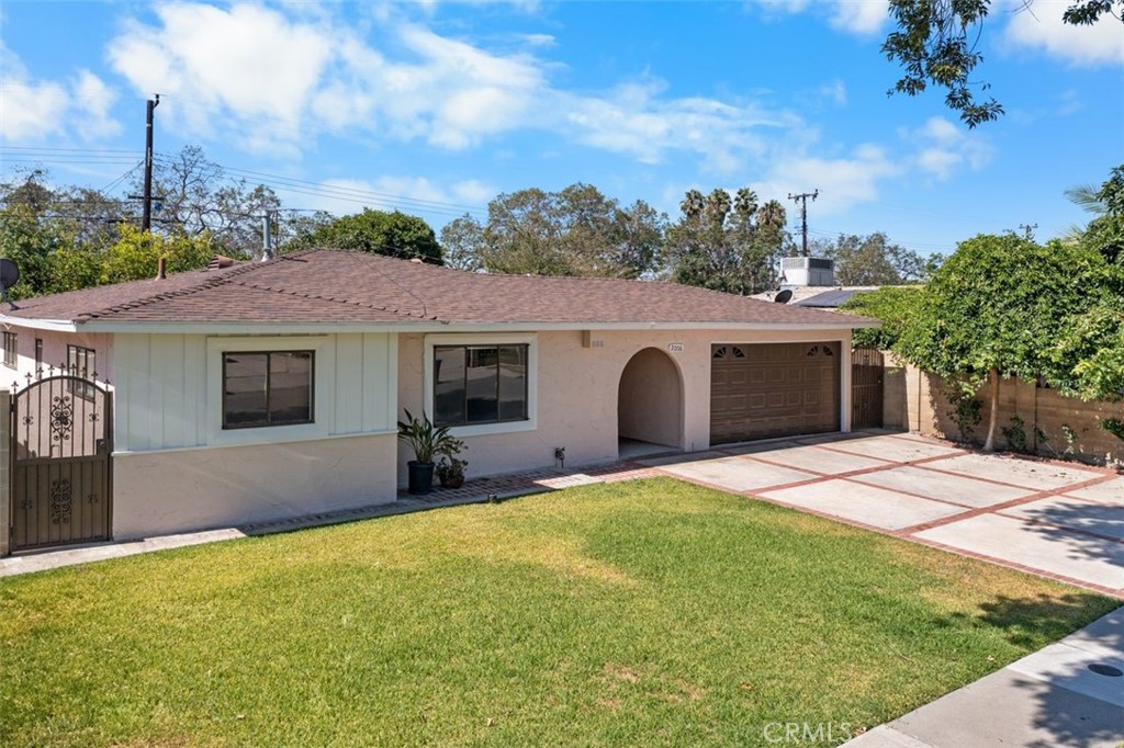 2006 W Wilshire Avenue