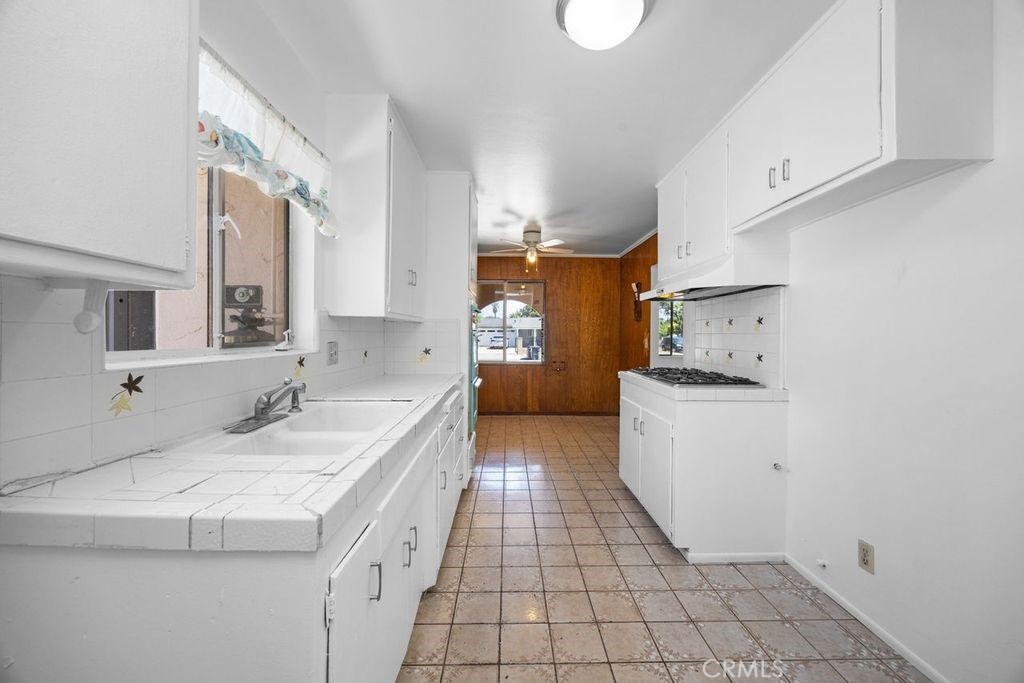 2006 W Wilshire Avenue