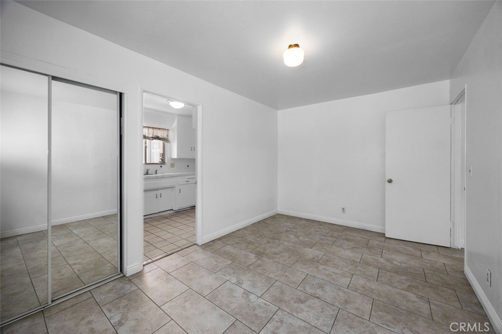 2006 W Wilshire Avenue